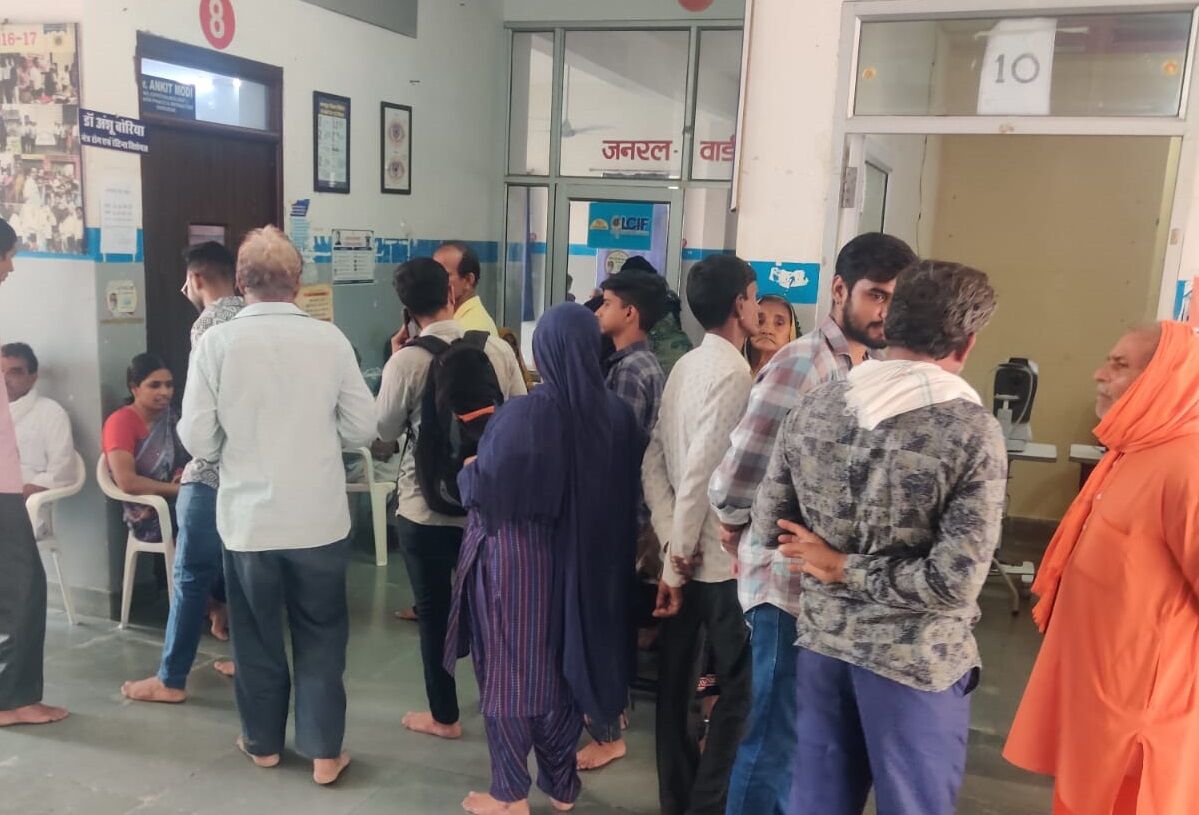 Lions Eye Hospital द्वारा नैत्र जांच शिविर आयोजित, 56 मरीज हुए लाभान्वित