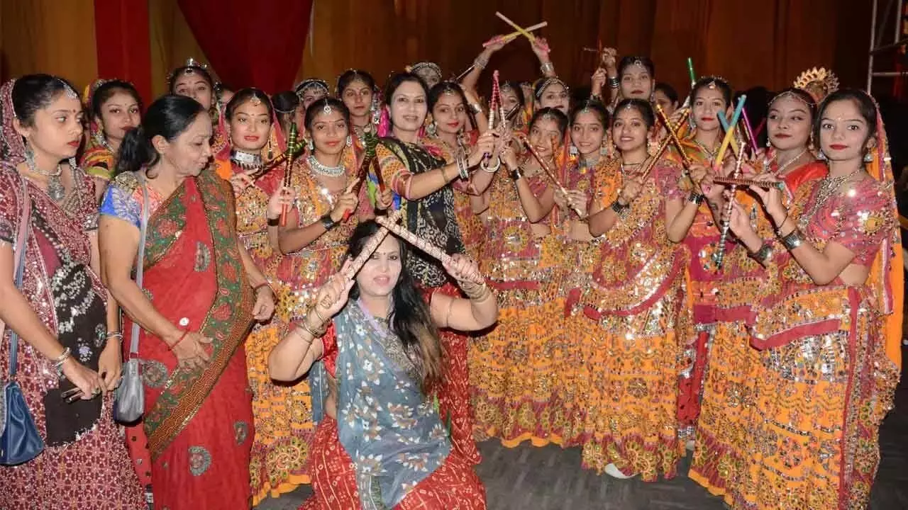 Ahoi Navratri! गुजराती, मारवाड़ी गरबा की धुनों पर थिरकने को तैयार