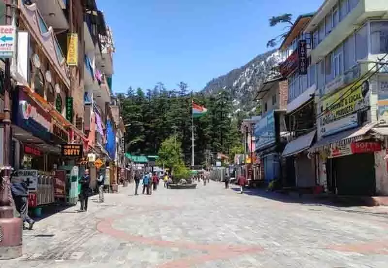 Himachal : कुल्लू दशहरा के दौरान पर्यटकों के आगमन की तैयारी में होटल व्यवसायी