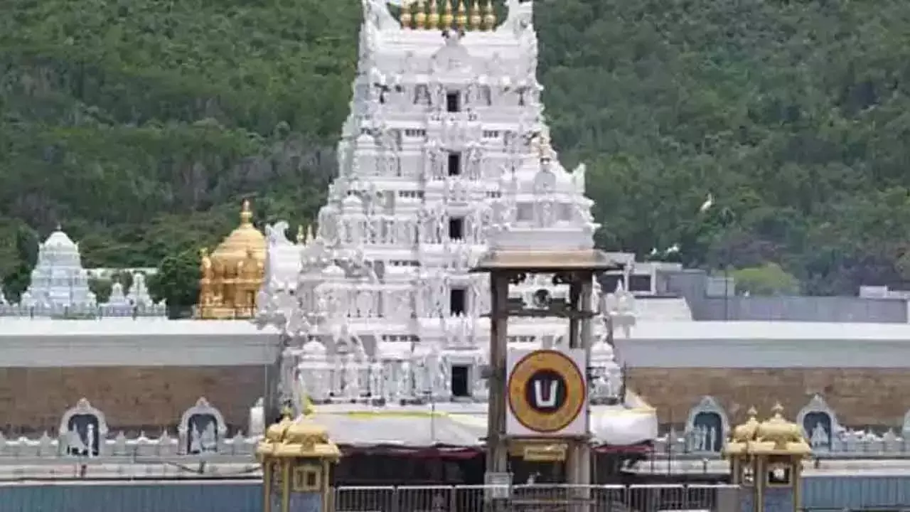 Tirumala में श्रद्धालुओं की भीड़ सामान्य, सर्व दर्शन में लगेंगे 8 घंटे