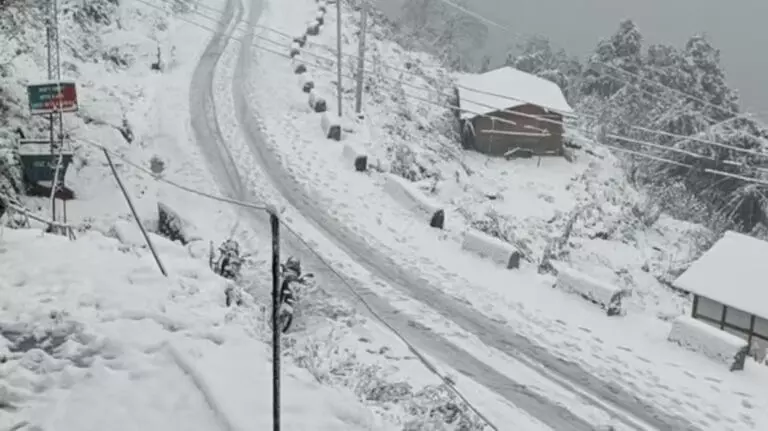 Sikkim : भारी बारिश और बर्फबारी की आशंका, लोगों को यात्रा से बचने की सलाह