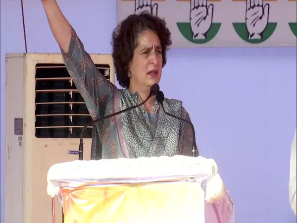 एलजी बाहरी हैं, पूरी तरह अपनी मर्जी से शासन कर रहे हैं: Priyanka Gandhi