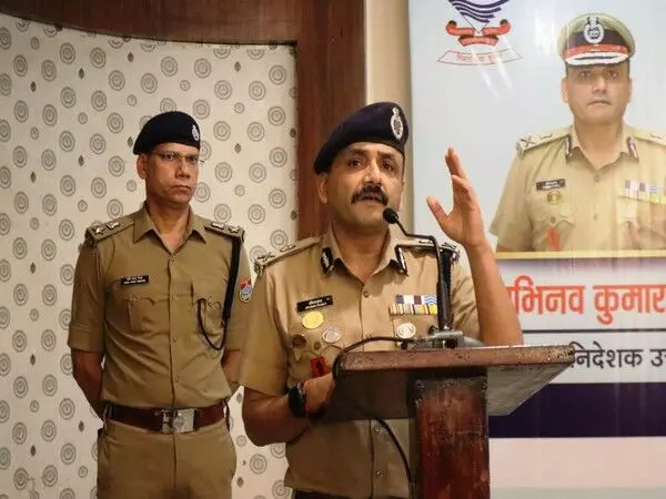 Uttarakhand DGP ने 12 अधिकारियों को उनके काम के लिए सम्मानित किया, पुलिस के सहयोग का आश्वासन