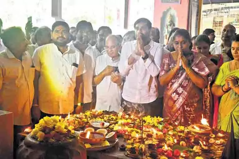 Andhra : वाईएसआरसी ने प्रायश्चित के लिए मंदिरों में पूजा की