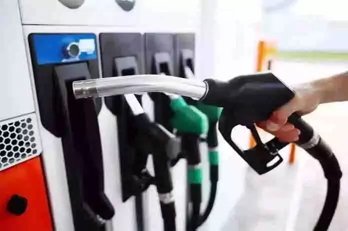 Petrol-diesel price : भुवनेश्वर में पेट्रोल-डीजल की कीमतों में आज लगातार दूसरे दिन कमी आई