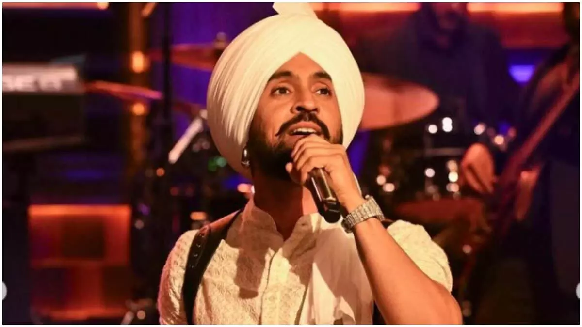 Diljit Dosanjh ने यूके के एक कॉन्सर्ट में अपने परिवार की पहली झलक साझा की