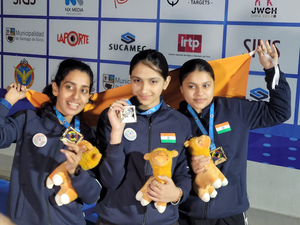 भारतीय निशानेबाजों ने दो स्वर्ण के साथ Junior World Championship अभियान की शुरुआत की