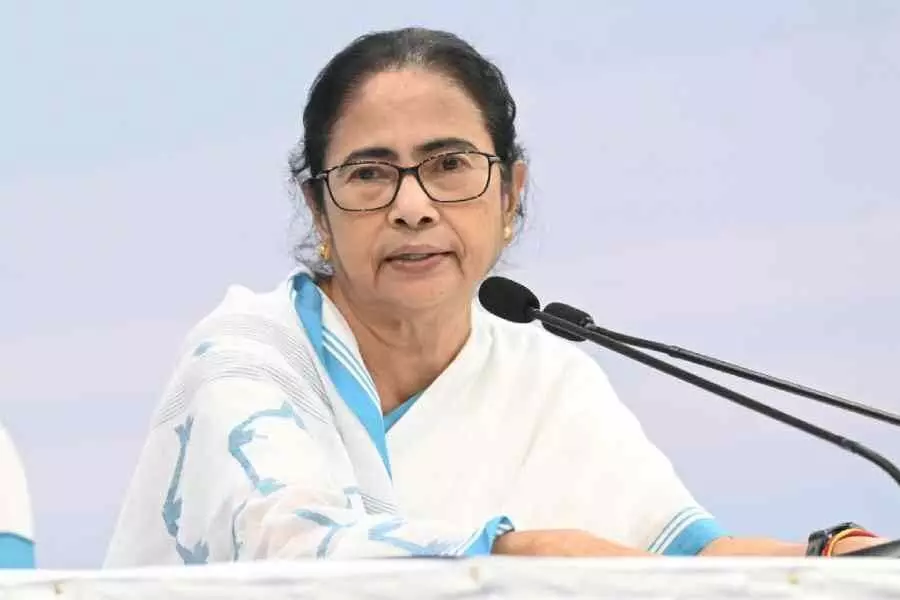 Mamata Banerjee: उत्तर बंगाल में बाढ़ की स्थिति चिंताजनक, केंद्र मदद नहीं कर रहा