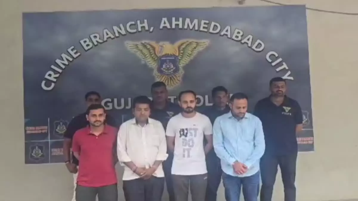 सरकारी नौकरी के नाम पर करोड़ों की ठगी करने वाले चार लोगों को Crime Branch ने किया गिरफ्तार