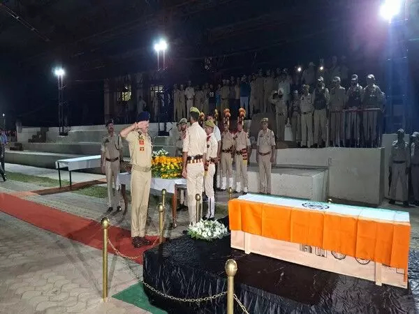 J-K: शहीद हुए HC बशीर अहमद को श्रद्धांजलि देने के लिए पुष्पांजलि समारोह आयोजित किया गया