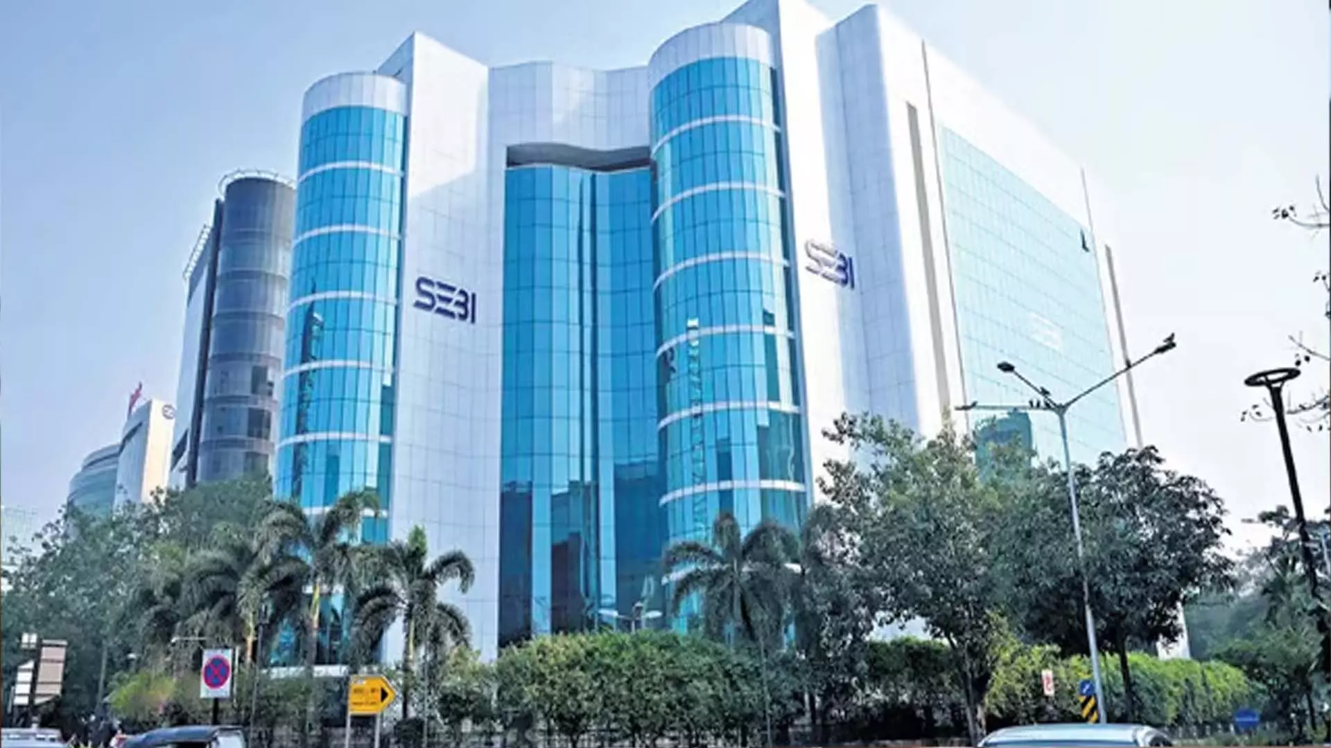 SEBI बुच के खिलाफ आरोपों पर चर्चा कर रहे