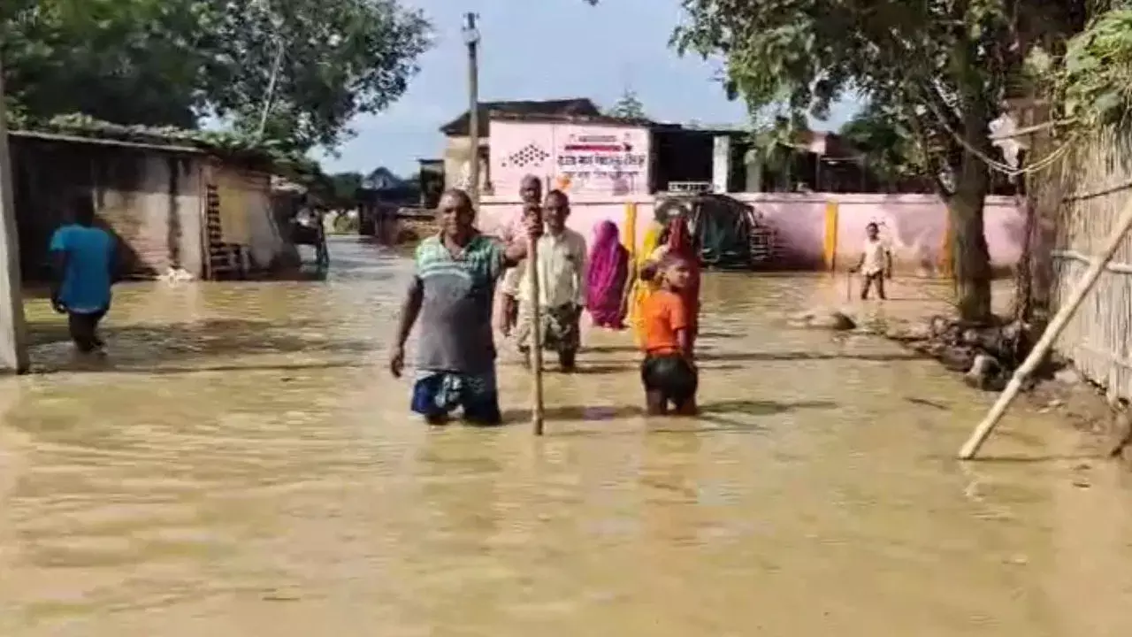 Darbhanga: बिहार में ‘जल प्रलय’, 13 जिलों में हाहाकार लोगों ने छोड़े आशियाने