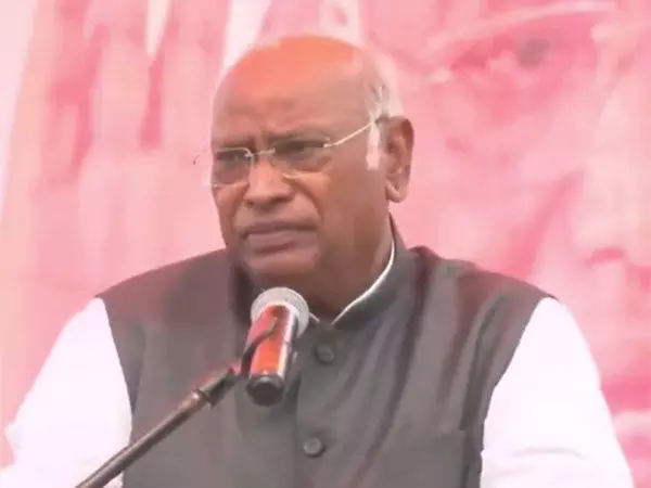 Kharge ने अमित शाह पर पलटवार करते हुए मणिपुर, जाति जनगणना पर ध्यान देने का आह्वान किया