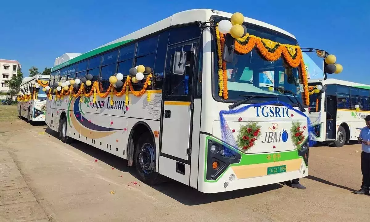 TGSRTC ने करीमनगर में 35 इलेक्ट्रिक लग्जरी बसें शुरू की