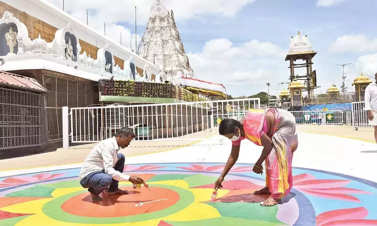 Tirumala सलाकातला ब्रह्मोत्सवम के लिए सज गया है