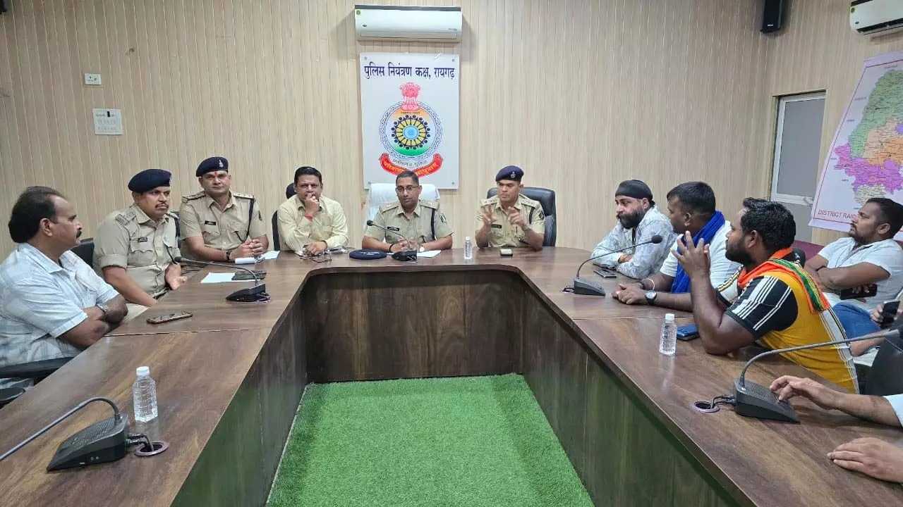 नवरात्रि पर्व के लिए पुलिस और प्रशासन ने किया शांति समिति बैठक का आयोजन