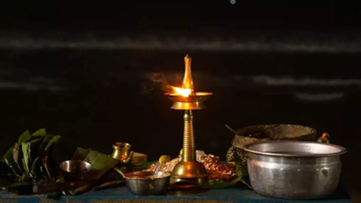 Pitru Chalisa: सर्वपितृ अमावस्या के दिन करें ये सरल उपाय, पितरों की होगी कृपा