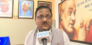आप के नेता सड़कों पर कर रहे नौटंकी, खुल चुकी है इनकी कलई : राधा मोहन अग्रवाल आप के नेता सड़कों पर कर रहे नौटंकी, खुल चुकी है इनकी कलई : राधा मोहन अग्रवाल