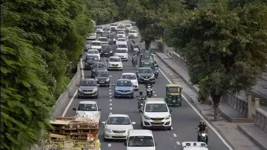 Noida: यूपी सरकार ने पुराने वाहनों को स्क्रैप करने पर कर में छूट की