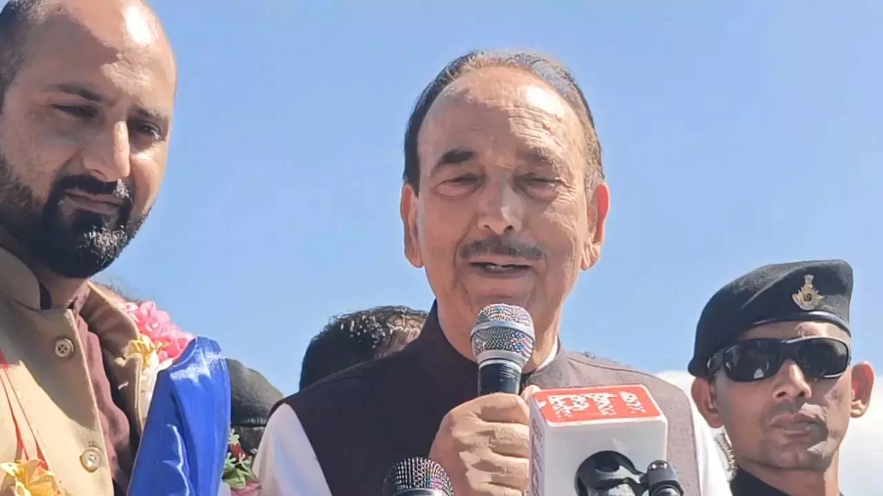 Nabi Azad: वोटरों में शामिल होकर लोगों से मताधिकार का प्रयोग करने की अपील की