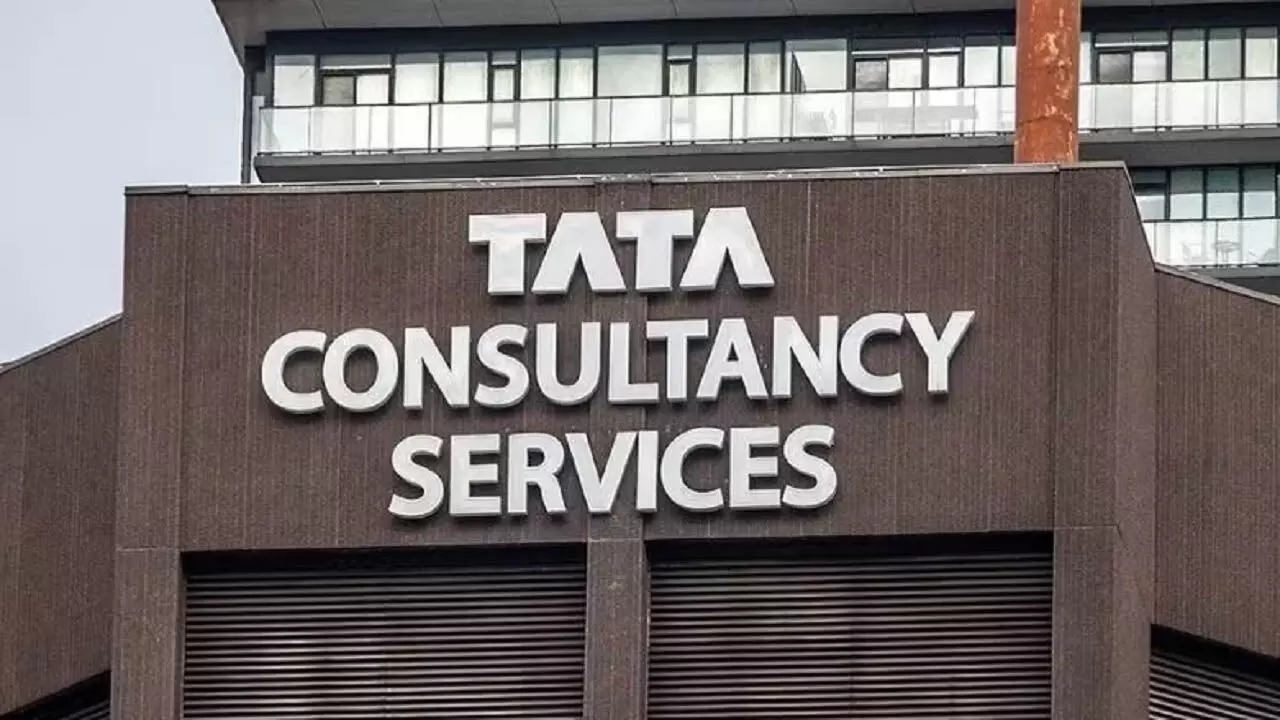 TCS के शेयर में -0.24% की गिरावट