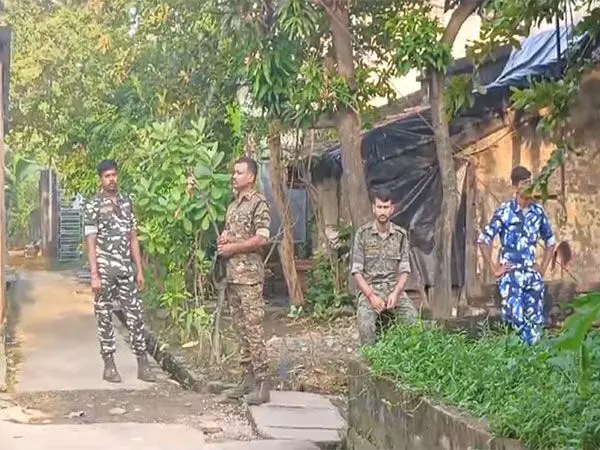 NIA ने माओवादियों से संबंध के संदेह में उत्तर 24 परगना जिले के पानीहाटी इलाके में आवास की तलाशी ली