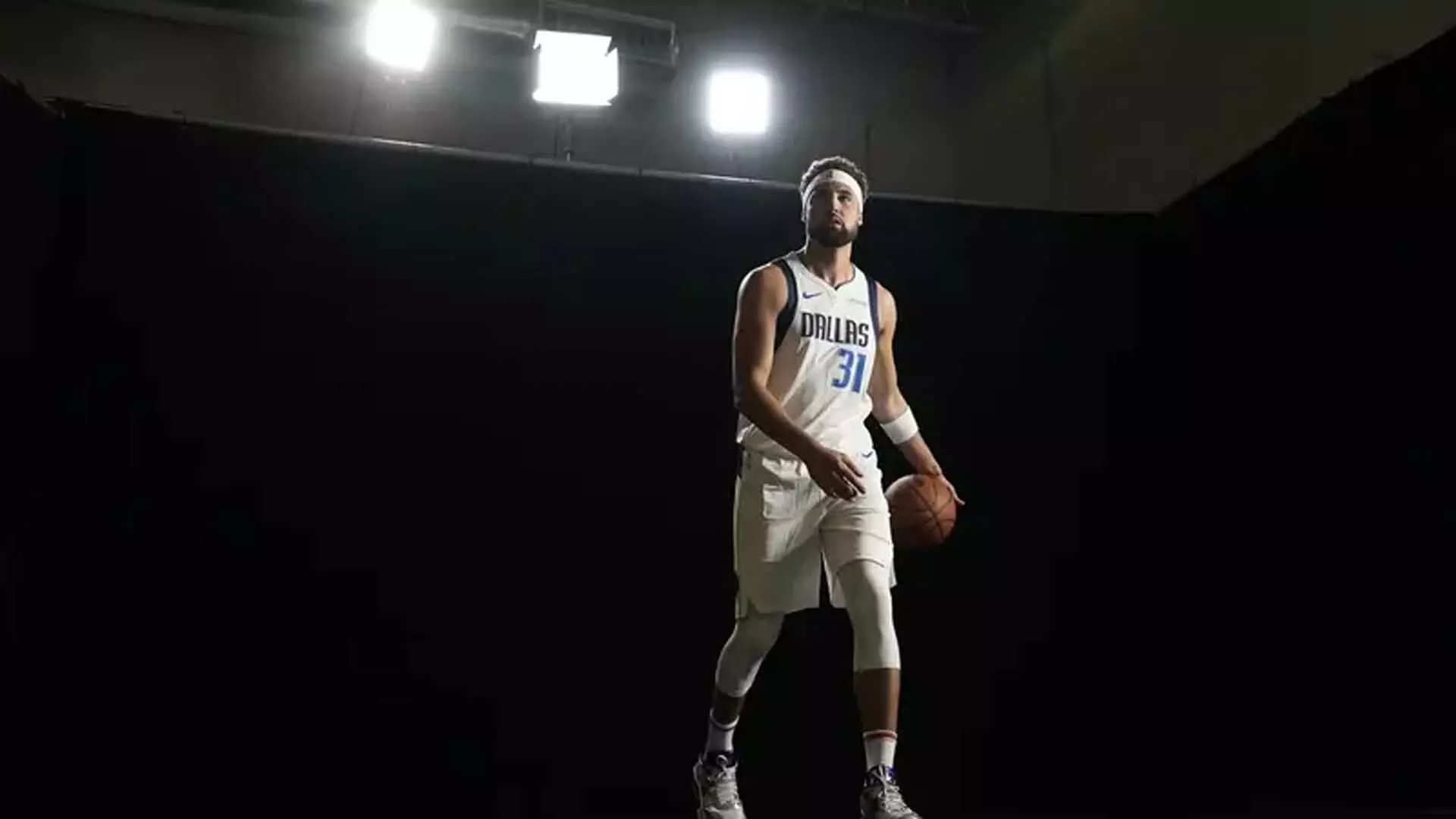 डलास मावेरिक्स NBA चैंपियनशिप की दौड़ में