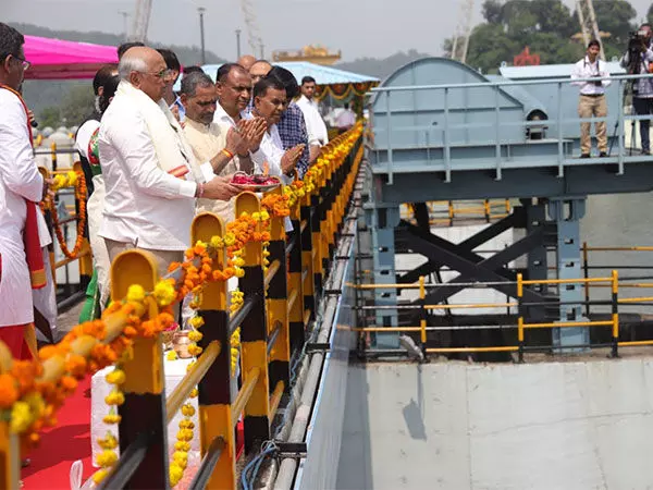 मुख्यमंत्री भूपेंद्र पटेल सरदार सरोवर बांध पर Narmada river को श्रद्धांजलि देने पहुंचे