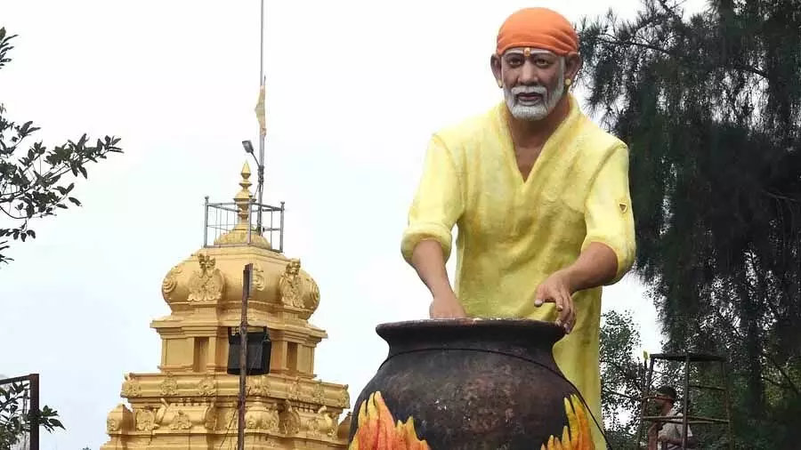 Varanasi के कई मंदिरों से साईं बाबा की मूर्तियाँ हटाई गईं