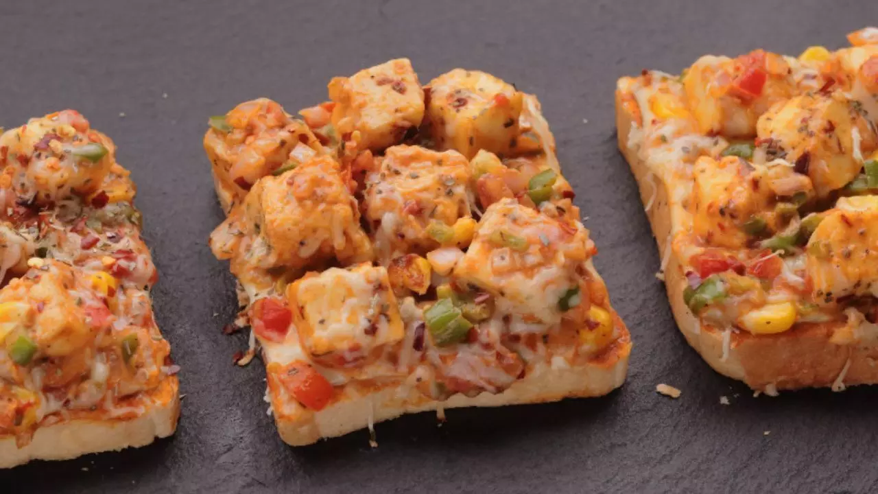 Bread Paneer Pizza Pop ये रही आसान रेसिपी बच्चों को आएगी पसंद