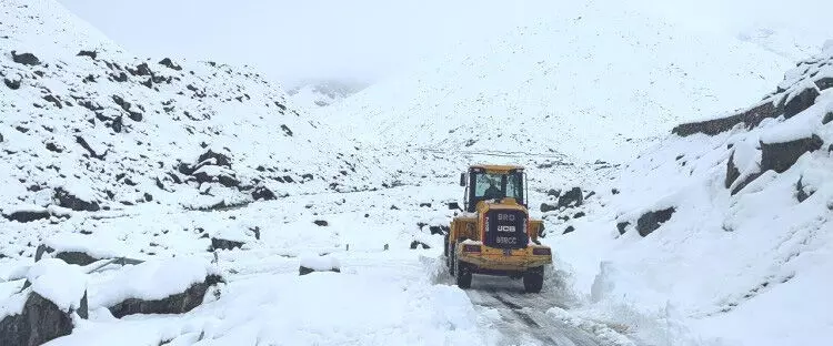 Sikkim : उत्तरी सिक्किम में भारी बर्फबारी