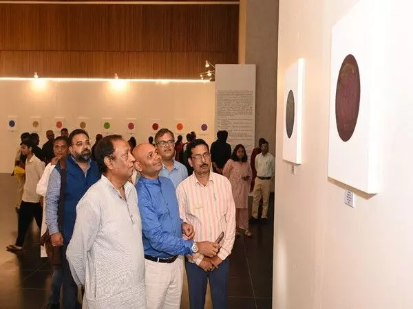 कवि-कलाकार और राजनयिक अभय के. की पेंटिंग्स की प्रदर्शनी शून्यता Bihar Museum में शुरू हुई