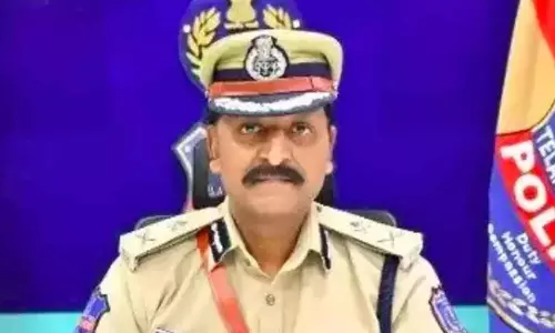 TG: सुधीर बाबू ने पुलिस कर्मचारियों को यातायात किट वितरित की