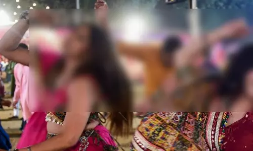 बीजेपी नेता ने इन्हे गोमूत्र पिलाने की दी सलाह, गरबा पर बयान बीजेपी नेता ने इन्हे गोमूत्र पिलाने की दी सलाह, गरबा पर बयान