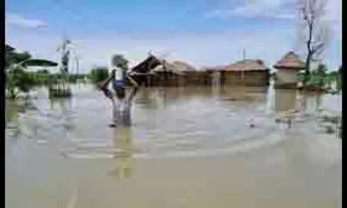 Bihar Flood:   7 बड़े बांध टूटने से घरों में घुसा पानी