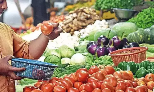 Srikakulam में सब्जियों के दाम बढ़े