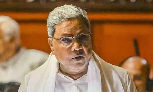 Karnataka : तीनों बड़े नेताओं ने अलग-अलग बातचीत की, मंत्री निर्मला सीतारमण और एचडीके मामलों पर चर्चा की