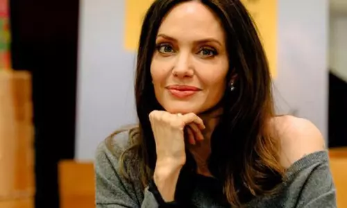 Angelina Jolie ने कहा- मारिया में मारिया कैलास की भूमिका निभाने से मेरे एक हिस्से को ठीक होने में मदद मिली Angelina Jolie ने कहा- मारिया में मारिया कैलास की भूमिका निभाने से मेरे एक हिस्से को ठीक होने में मदद मिली