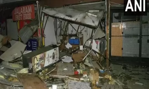 Gujarat के राजकोट में बेकरी में लगी आग, दो लोग झुलसे