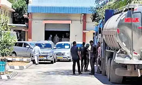 Tirupati Laddu Controversy : एसआईटी ने तिरुमाला में गोदामों का निरीक्षण किया