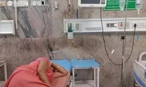 Noida: नोएडा में फूड पॉइजनिंग से 9 लोग बीमार, 4 अस्पताल में भर्ती