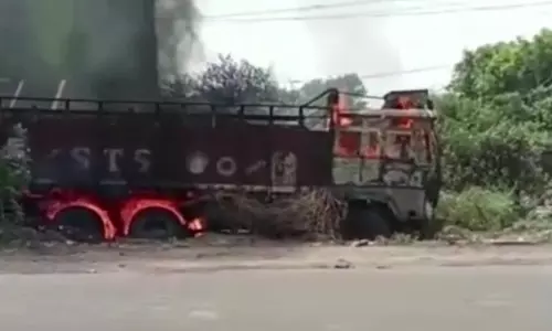Hazaribagh: केरेडारी में कोयला ढुलाई में लगे पांच हाईवा में की आगजनी