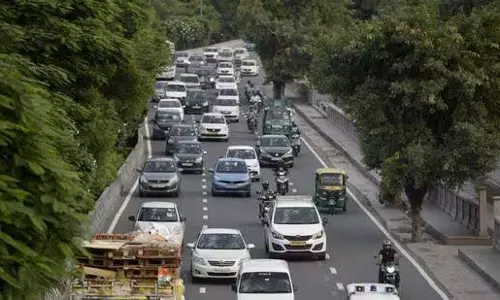 Noida: यूपी सरकार ने पुराने वाहनों को स्क्रैप करने पर कर में छूट की