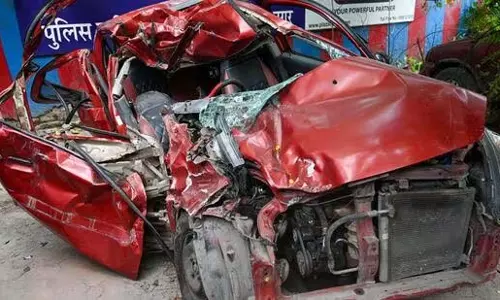 Accident: कार और ट्रैक्टर की आमने-सामने की टक्कर में चार लोगों की मौत Accident: कार और ट्रैक्टर की आमने-सामने की टक्कर में चार लोगों की मौत