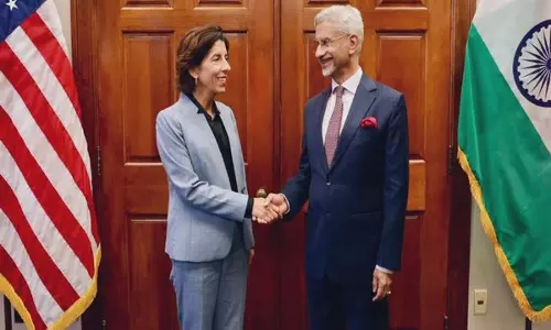 Jaishankar ने अमेरिकी वाणिज्य सचिव रायमोंडो से मुलाकात की Jaishankar ने अमेरिकी वाणिज्य सचिव रायमोंडो से मुलाकात की