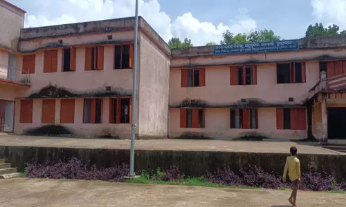 Odisha: प्रशासन की उदासीनता से छात्रों की जान खतरे में
