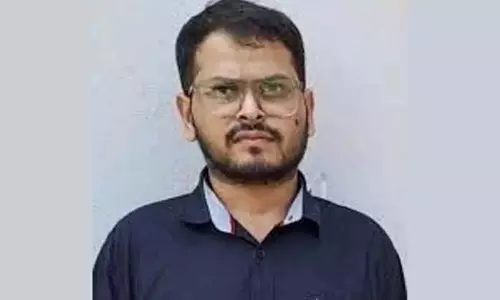 EOW ने संभावित हज यात्रियों से धोखाधड़ी करने वाले जालसाज को गिरफ्तार किया EOW ने संभावित हज यात्रियों से धोखाधड़ी करने वाले जालसाज को गिरफ्तार किया