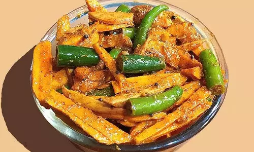 मसालेदार अदरक सर्दी और खांसी से बचाता मसालेदार अदरक सर्दी और खांसी से बचाता