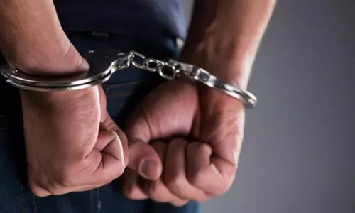 Odisha में हज यात्रियों से 1.2 करोड़ रुपये की कमाई करने वाला व्यक्ति गिरफ्तार Odisha में हज यात्रियों से 1.2 करोड़ रुपये की कमाई करने वाला व्यक्ति गिरफ्तार