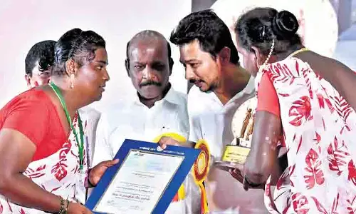 TN : पिछले तीन सालों में महिला स्वयं सहायता समूहों को 92 हजार करोड़ रुपये का ऋण दिया गया, उपमुख्यमंत्री उदयनिधि ने कहा TN : पिछले तीन सालों में महिला स्वयं सहायता समूहों को 92 हजार करोड़ रुपये का ऋण दिया गया, उपमुख्यमंत्री उदयनिधि ने कहा